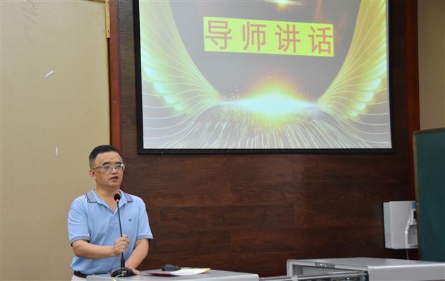 青蓝共成长 幸福同守望——棠外附小召开工作室年度总结会