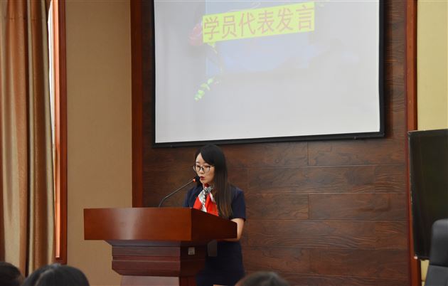 青蓝共成长 幸福同守望——棠外附小召开工作室年度总结会