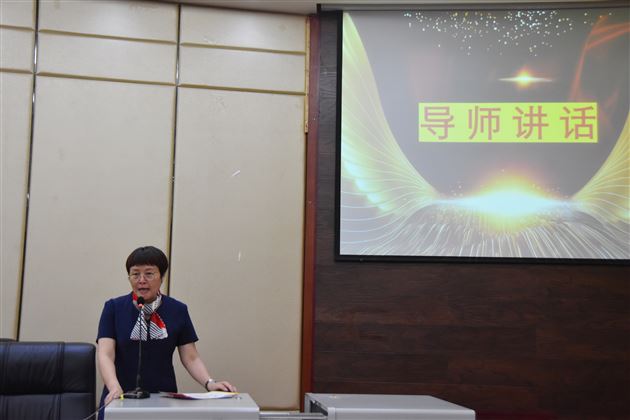 青蓝共成长 幸福同守望——棠外附小召开工作室年度总结会