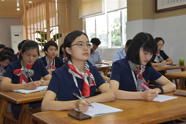 棠外附小新教师试用期转正评审会顺利召开