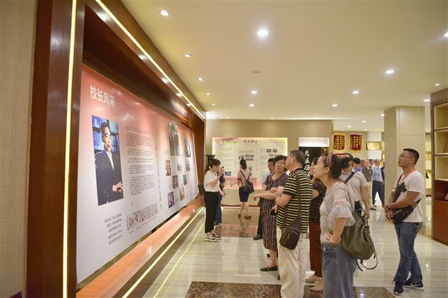 成都市大邑县教育系统党建工作观摩学习团莅临棠外学习交流校园党建工作