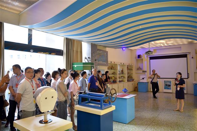 成都市大邑县教育系统党建工作观摩学习团莅临棠外学习交流校园党建工作