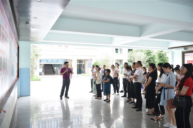 成都市大邑县教育系统党建工作观摩学习团莅临棠外学习交流校园党建工作