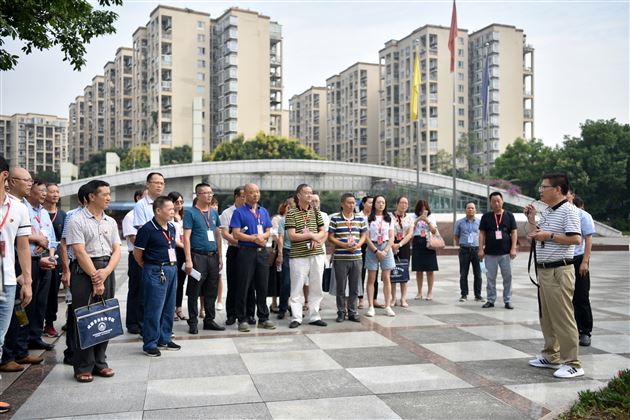 成都市大邑县教育系统党建工作观摩学习团莅临棠外学习交流校园党建工作
