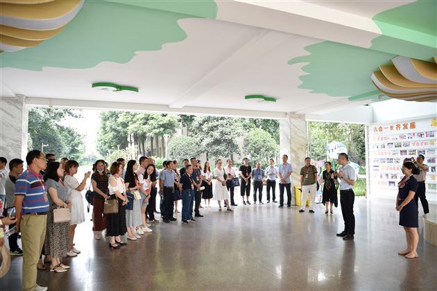 成都市大邑县教育系统党建工作观摩学习团莅临棠外学习交流校园党建工作