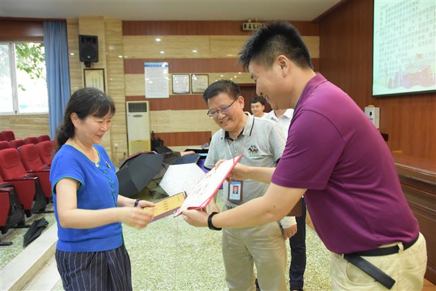 杏坛常青，感恩有您——记向英老师退休欢送会