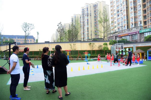 北京大学董进霞教授莅临棠外实验幼儿园指导