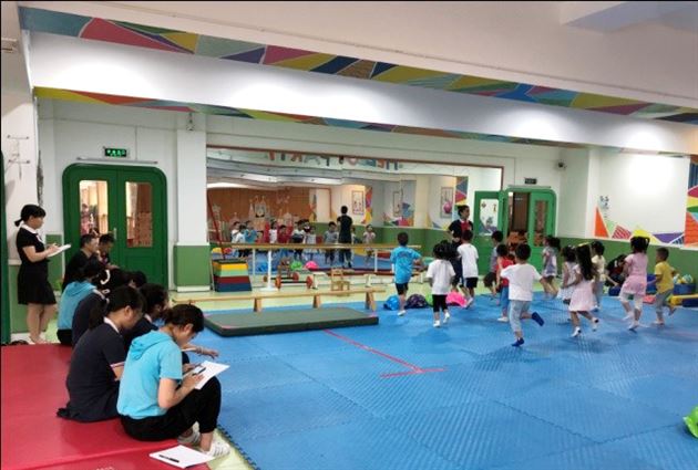 观摩研课，共同成长——记体操教研组平衡活动现场研讨活动