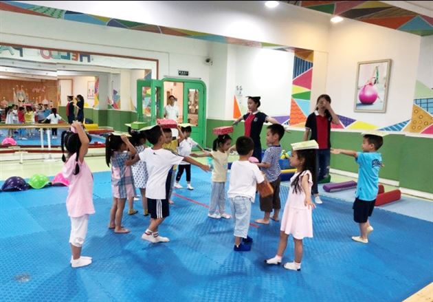 观摩研课，共同成长——记体操教研组平衡活动现场研讨活动