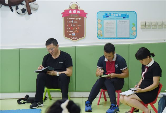 观摩研课，共同成长——记体操教研组平衡活动现场研讨活动