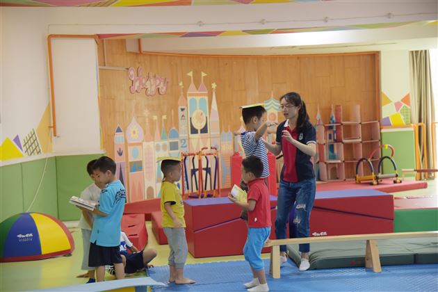 观摩研课，共同成长——记体操教研组平衡活动现场研讨活动