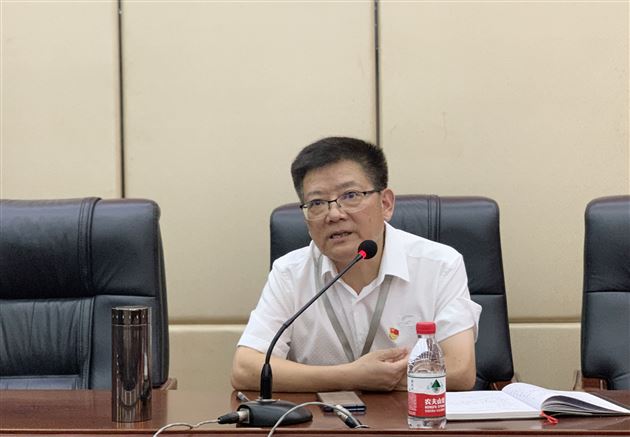 用智慧和思想之光照亮未来——我校初中部举行暑期师培活动