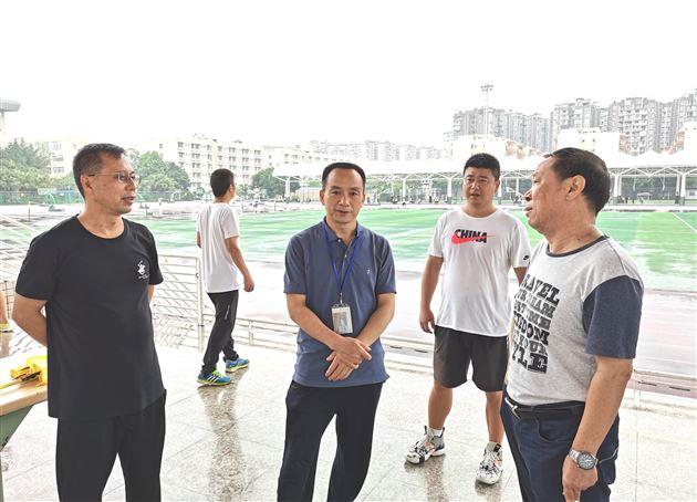 专家引领悟内涵 课堂教学思变革——我校初中部体育教师开展暑期技能学习与展示活动