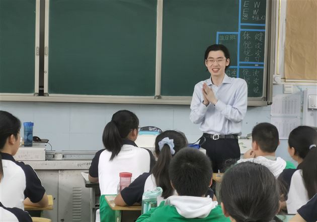 风华正茂 未来可期——我校优秀学子焦安琪、代文翰、李毅回母校“探亲”交流