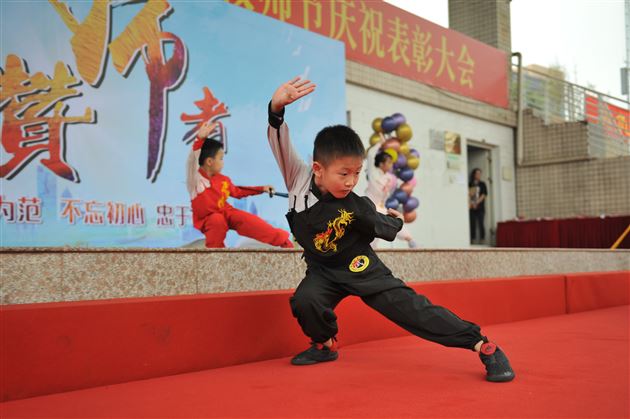 耿耿园丁立德树人筑师魂 拳拳师心踌躇满志再出发——我校隆重举行2020-2021学年度开学典礼暨教师节庆祝表彰大会