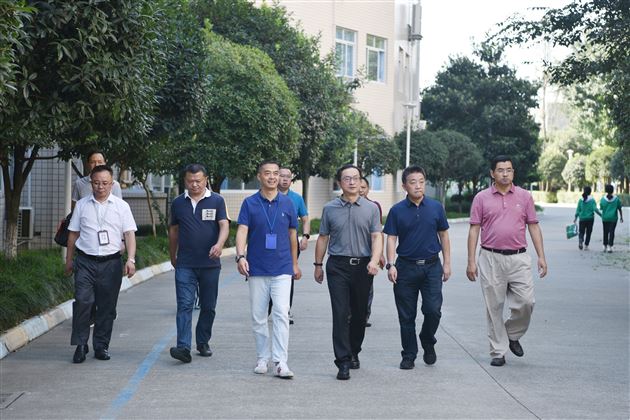 成都市双流区人大常委会党组书记、主任陈琳一行莅临棠外慰问优秀教师代表