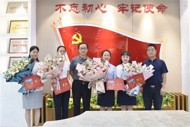 成都市双流区人大常委会党组书记、主任陈琳一行莅临棠外慰问优秀教师代表