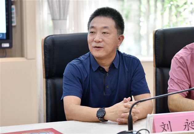 成都市双流区人大常委会党组书记、主任陈琳一行莅临棠外慰问优秀教师代表