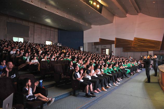 “乐动蓉城”高雅音乐进校园展演活动走进我校