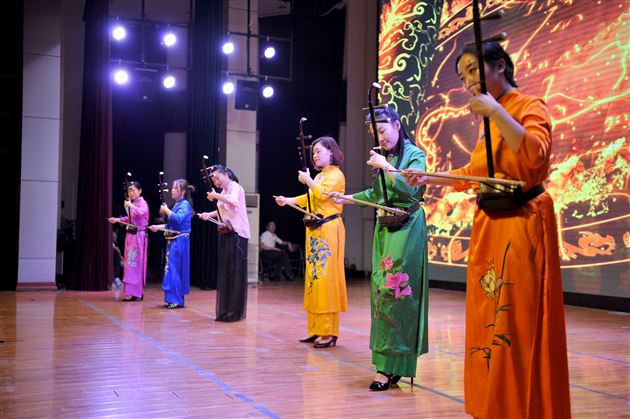 “乐动蓉城”高雅音乐进校园展演活动走进我校