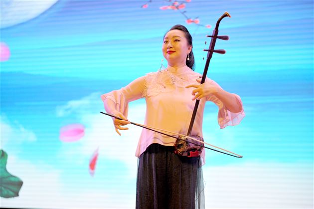 “乐动蓉城”高雅音乐进校园展演活动走进我校