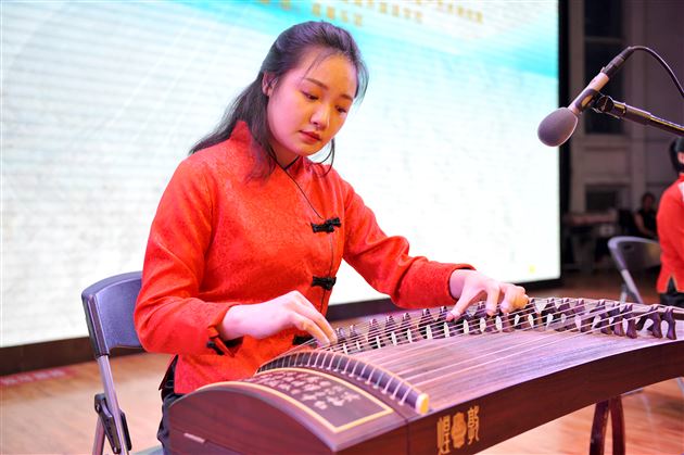 “乐动蓉城”高雅音乐进校园展演活动走进我校