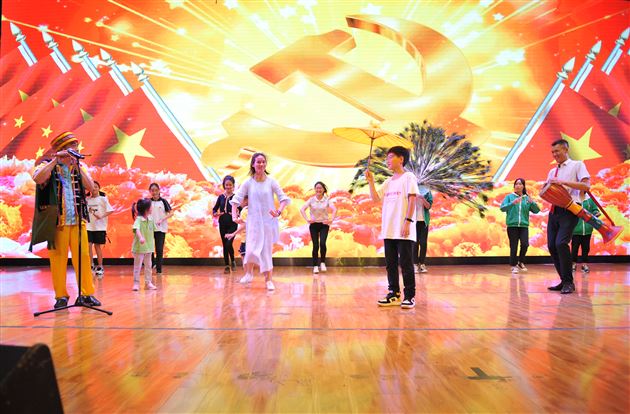 “乐动蓉城”高雅音乐进校园展演活动走进我校