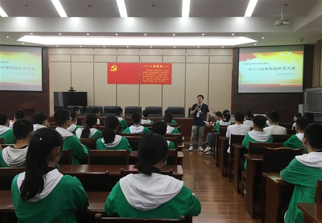 护我国旗 扬我风采——我校初中部隆重举行初2019级国旗班招新动员大会