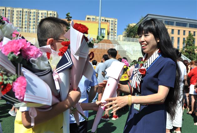 五六中队为全校老师送上诚挚的祝福2