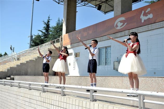 五六中队诗朗诵表演3