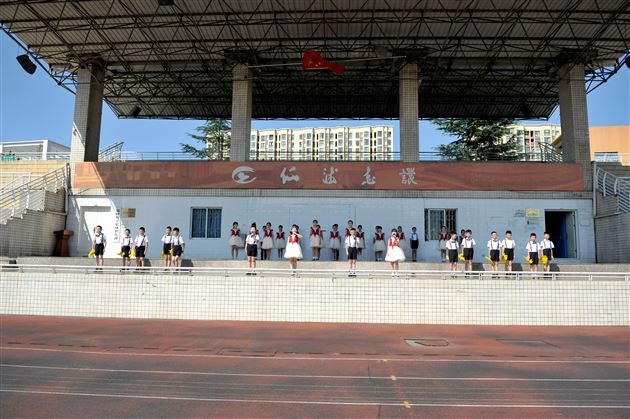 五六中队诗朗诵表演1