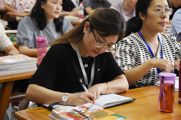 立足课标聚焦解读 紧扣教材建构策略——成都市双流区教科院付建勇老师莅临我校做教材解读