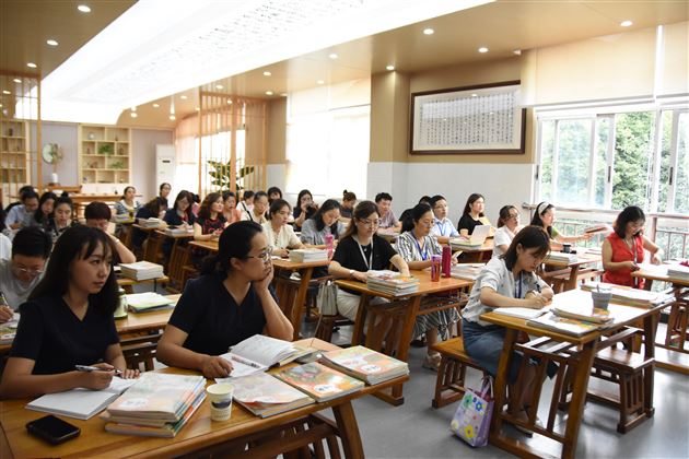 立足课标聚焦解读 紧扣教材建构策略——成都市双流区教科院付建勇老师莅临我校做教材解读