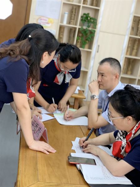 为民服务我行动 与党同行我自豪