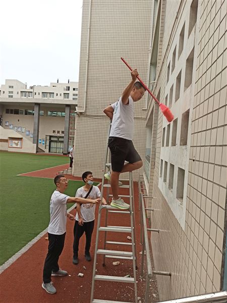 为民服务我行动 与党同行我自豪