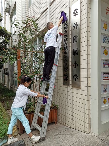 为民服务我行动 与党同行我自豪