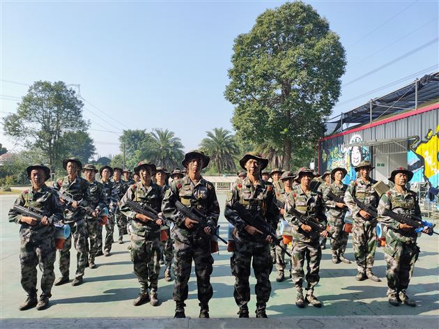 棠外高中男子足球队参加军事训练营