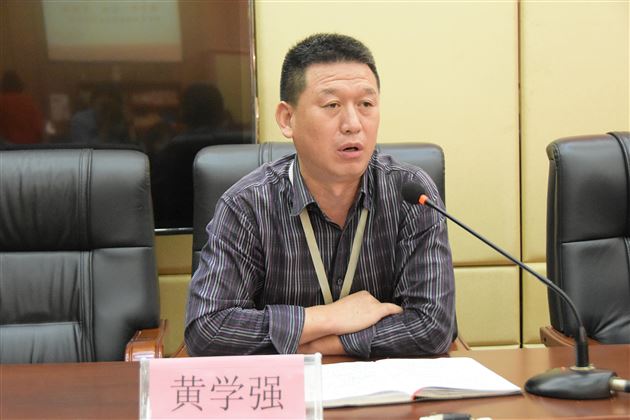 棠外初中部教务处主任黄学强