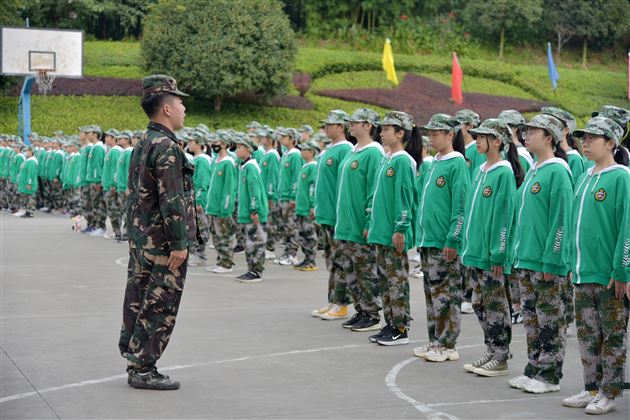 褪去稚气 收获成长——记棠外初2020级新生军训