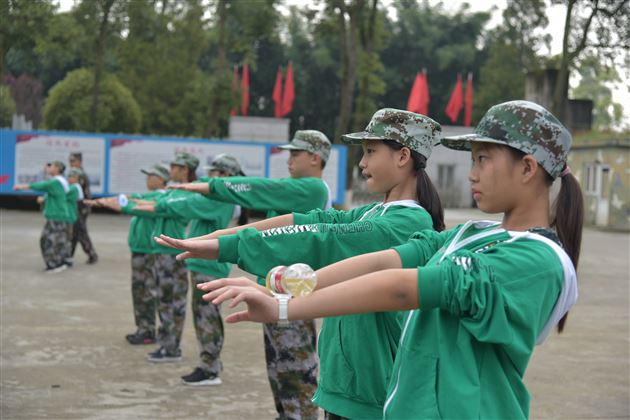 褪去稚气 收获成长——记棠外初2020级新生军训