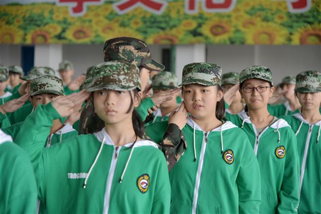 褪去稚气 收获成长——记棠外初2020级新生军训