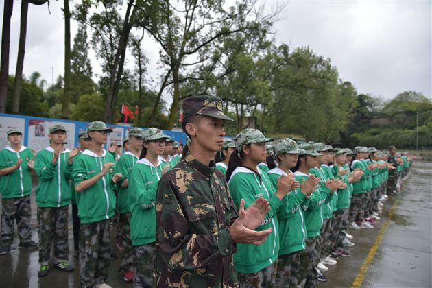 褪去稚气 收获成长——记棠外初2020级新生军训