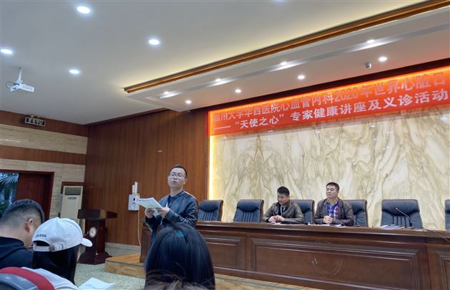 不忘初心 再谱新章——棠外初中第二党支部召开了“坚定理想信念，严守党纪党规”专题组织生活会