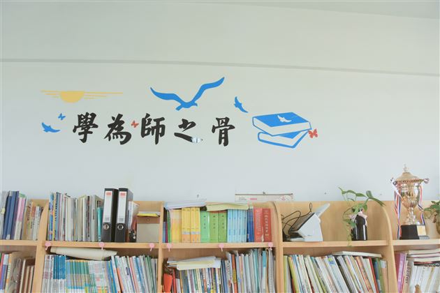 打造温馨办公室，舒心工作每一天——棠外初中开展“文明办公室”创建评比活动