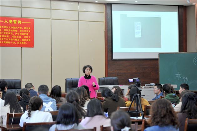 棠外初中教师费菲为班主任、后备班主任上修身班会示范课