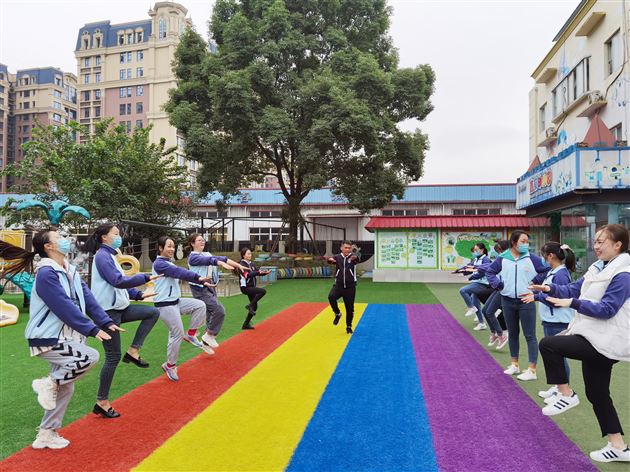 爱心传递同携手 帮扶交流促成长——记棠外实验幼儿园支部“爱心传递”活动