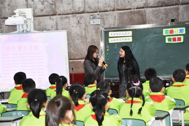 棠外附小为双流区道德与法治教研活动献课及解读教材