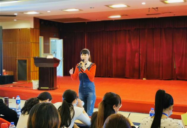 吴小霞老师做讲座