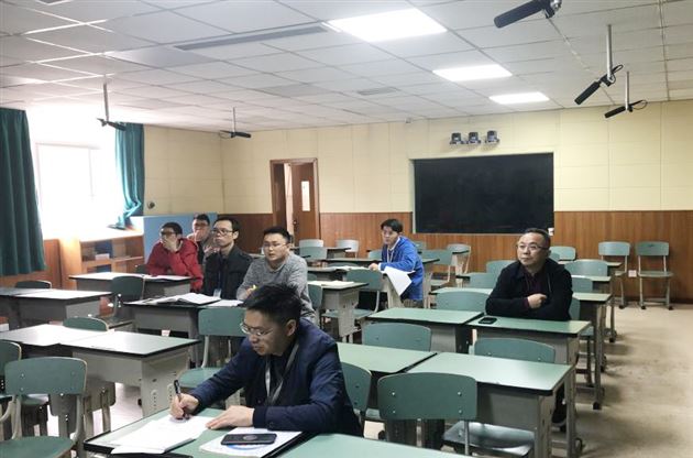杜宗平校长观看直播做指导