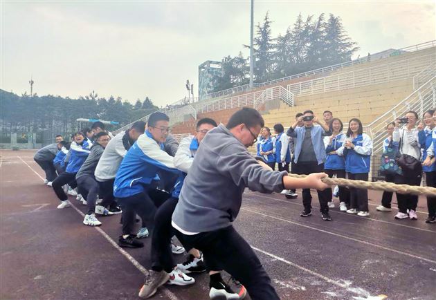 凝心聚力增士气 众志成城创辉煌——棠外高三年级拔河比赛圆满结束